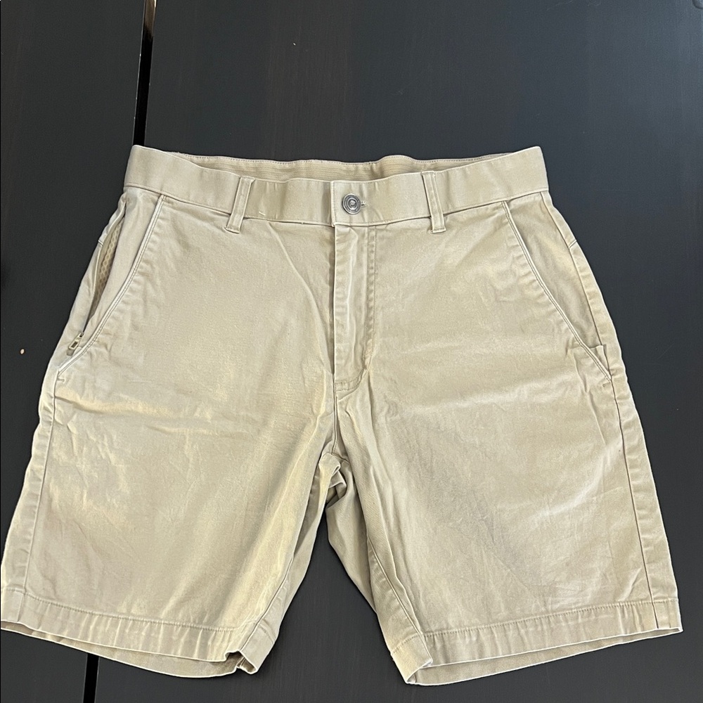 Men’s Fabletics High Side Chino Shorts, Khaki Size 29